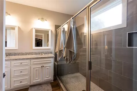 Bath - 301 Savannah Dr, Mansfield, GA 30055 photo 1 of 5