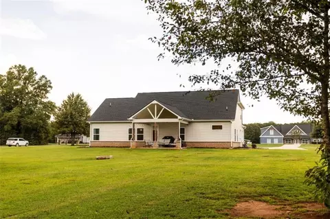 Exterior - 301 Savannah Dr, Mansfield, GA 30055 photo 3 of 8