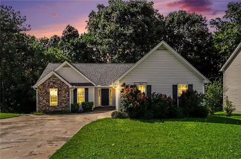 4925 Sunny Ridge Ct, Flowery Branch, GA 30542
