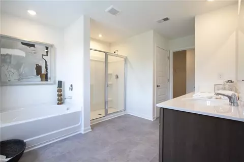 Bath - 3574 Matthew Ct, Decatur, GA 30034 photo 1 of 1