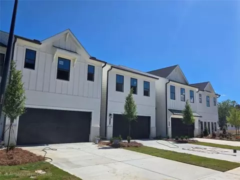 7473 Clover Ln #131, Flowery Branch, GA 30542