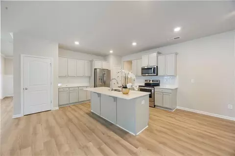 Kitchen - 116 Cabin Way, Hampton, GA 30228 photo 3 of 4