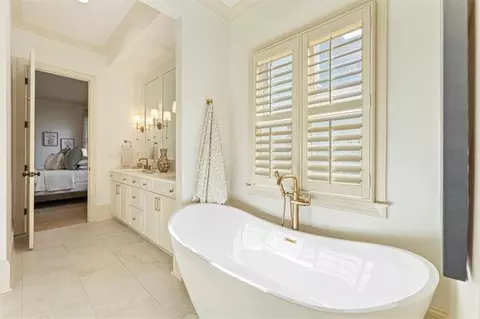 Bath - 12729 Lecoma Trce, Milton, GA 30004 photo 6 of 9