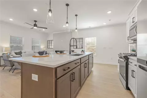 684 Sunstone Ln, Lawrenceville, GA 30043