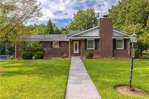 5117 Lakewood Dr, Acworth, GA 30101