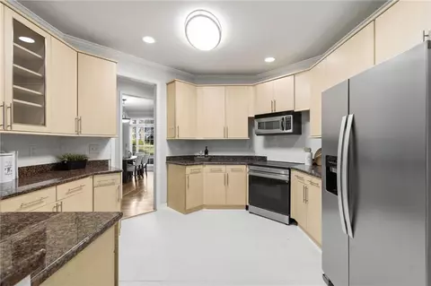 Kitchen - 4085 Howell Ferry Rd, Duluth, GA 30096 photo 4 of 5