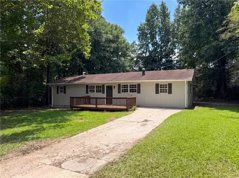 3704 Meadowview Dr, Lithia Springs, GA 30122