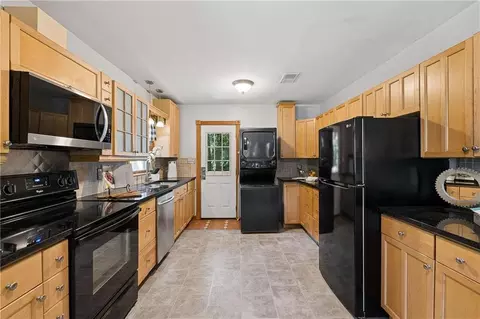 Kitchen - 448 E Pharr Rd, Decatur, GA 30030 photo 5 of 5