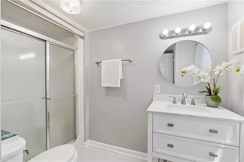 Bath - 448 E Pharr Rd, Decatur, GA 30030 photo 3 of 5