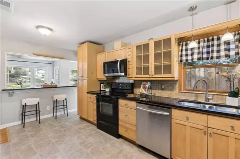 Kitchen - 448 E Pharr Rd, Decatur, GA 30030 photo 4 of 5