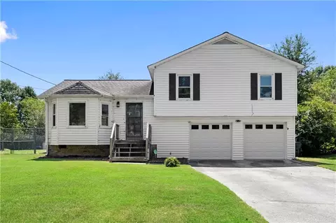 1560 Rose Garden Ln, Loganville, GA 30052