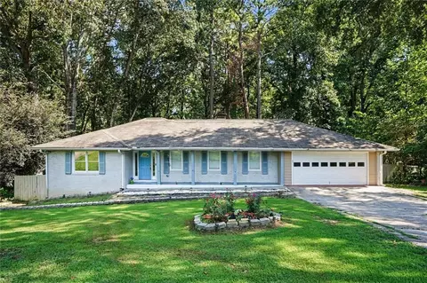 5808 Darry Cir, Norcross, GA 30093