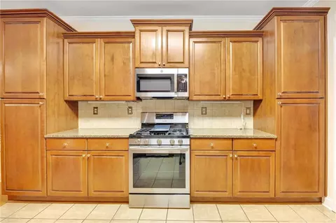 Kitchen - 10115 Malcolm Ct, Covington, GA 30014 photo 3 of 4