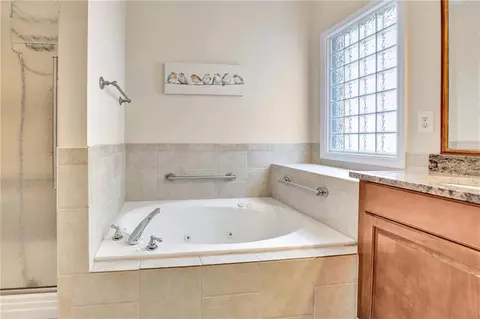 Bath - 10115 Malcolm Ct, Covington, GA 30014 photo 3 of 6