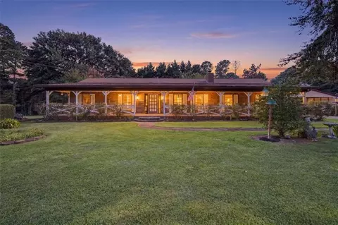 6198 N Summers Cir, Douglasville, GA 30135