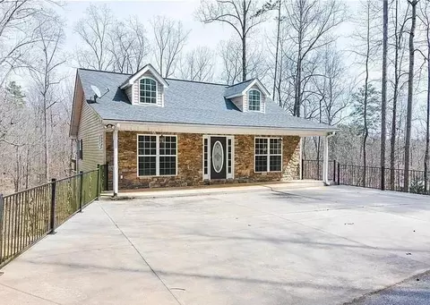 825 Rue Fluer De Lis, Lavonia, GA 30553