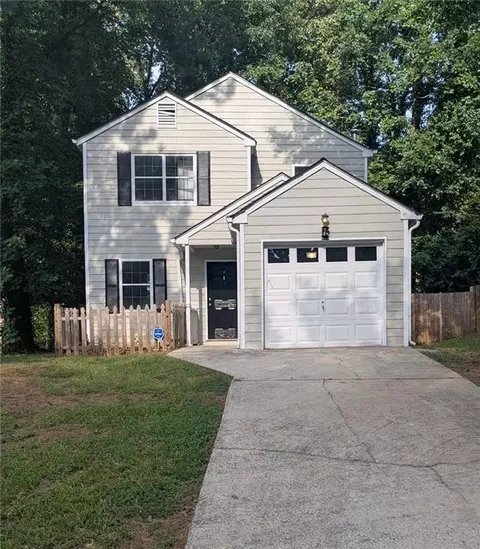 945 Hemingway Rd, Stone Mountain, GA 30088