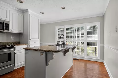 Kitchen - 2210 E Doublegate Dr, Albany, GA 31721 photo 4 of 4