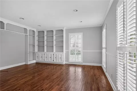 Living - 2210 E Doublegate Dr, Albany, GA 31721 photo 5 of 6