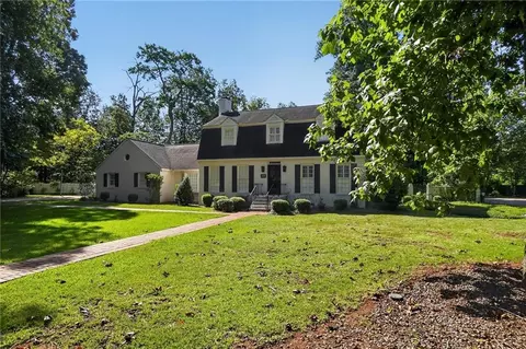 Exterior - 2210 E Doublegate Dr, Albany, GA 31721 photo 2 of 7