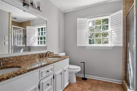 Bath - 2210 E Doublegate Dr, Albany, GA 31721 photo 3 of 3