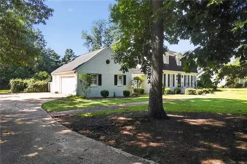 Exterior - 2210 E Doublegate Dr, Albany, GA 31721 photo 5 of 7