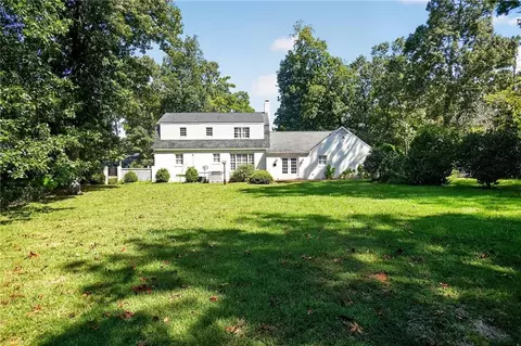 Exterior - 2210 E Doublegate Dr, Albany, GA 31721 photo 3 of 7