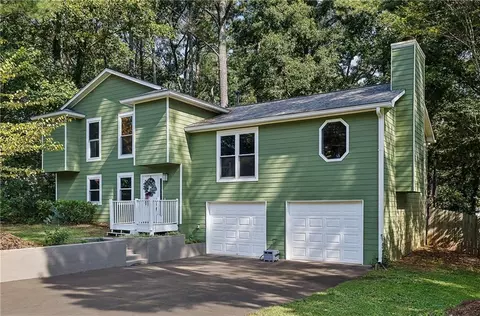 5308 Ferry Creek Ln, Acworth, GA 30102