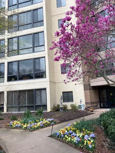 1800 Clairmont Lk # 301, Decatur, GA 30033