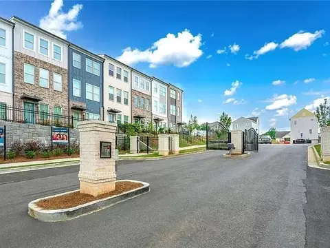 2635 Creekside Dr NW, Atlanta, GA 30318