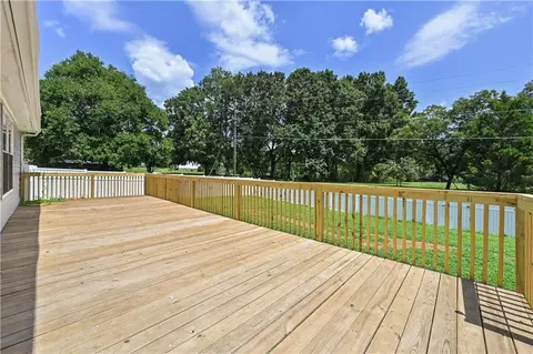Exterior - 103 River Meadow Dr, Calhoun, GA 30701 photo 2 of 8