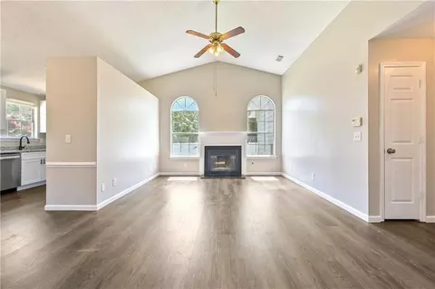 Living - 103 River Meadow Dr, Calhoun, GA 30701 photo 2 of 5
