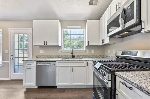 Kitchen - 103 River Meadow Dr, Calhoun, GA 30701 photo 3 of 3