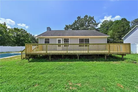 Exterior - 103 River Meadow Dr, Calhoun, GA 30701 photo 6 of 8