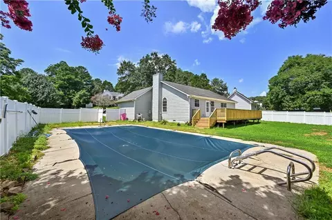 Exterior - 103 River Meadow Dr, Calhoun, GA 30701 photo 4 of 8