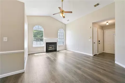 Living - 103 River Meadow Dr, Calhoun, GA 30701 photo 3 of 5