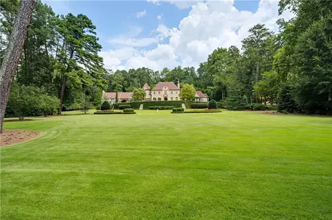 5375 Long Island Dr, Atlanta, GA 30327