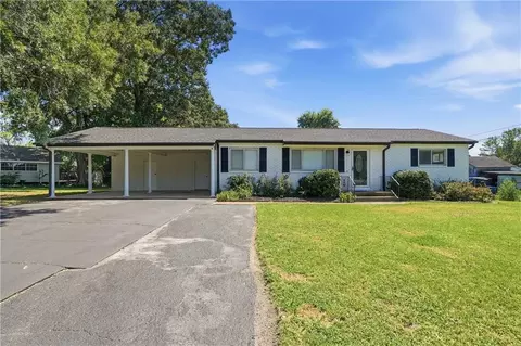 385 Cross St, Rossville, GA 30741