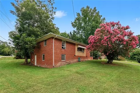 6812 Cherry Cir, Lithia Springs, GA 30122