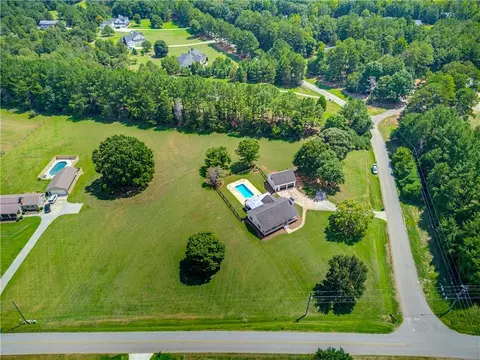 View/Area - 15 Davis Rd, Jefferson, GA 30549 photo 2 of 3