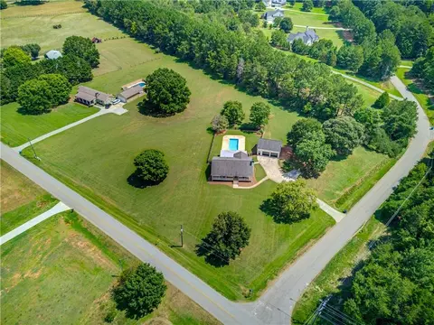 View/Area - 15 Davis Rd, Jefferson, GA 30549 photo 1 of 3