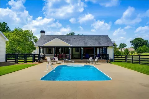 Exterior - 15 Davis Rd, Jefferson, GA 30549 photo 14 of 16