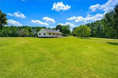 Exterior - 15 Davis Rd, Jefferson, GA 30549 photo 2 of 16