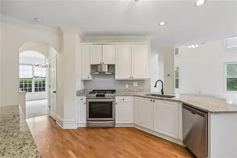 Kitchen - 905 Yosemite Dr, Suwanee, GA 30024 photo 3 of 3