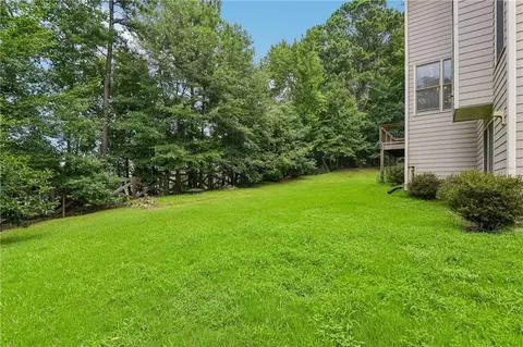 Exterior - 905 Yosemite Dr, Suwanee, GA 30024 photo 9 of 9