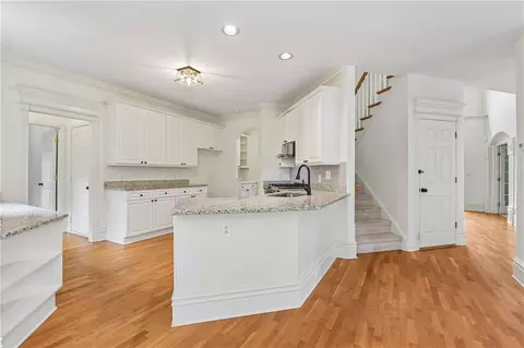 Kitchen - 905 Yosemite Dr, Suwanee, GA 30024 photo 2 of 3