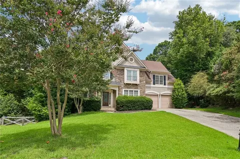 Exterior - 905 Yosemite Dr, Suwanee, GA 30024 photo 3 of 9
