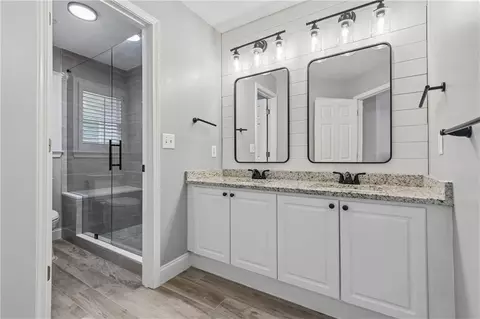 Bath - 905 Yosemite Dr, Suwanee, GA 30024 photo 2 of 8