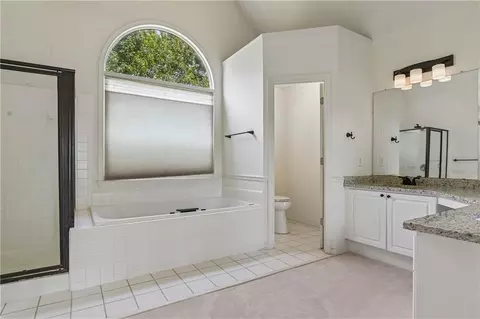 Bath - 905 Yosemite Dr, Suwanee, GA 30024 photo 5 of 8