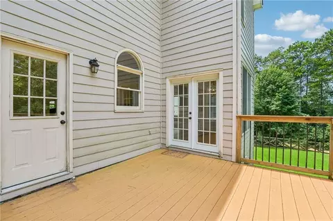 Exterior - 905 Yosemite Dr, Suwanee, GA 30024 photo 5 of 9